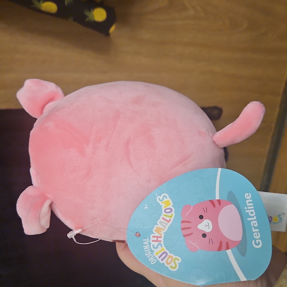 Squishmallows Geraldine the Pink Tabby Cat, 5-inch plush toy - Picture 2 of 6
